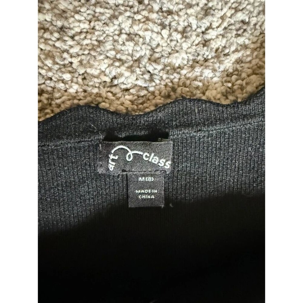 Black Scalloped Strap Ribbed Tank - Picture 3 of 4